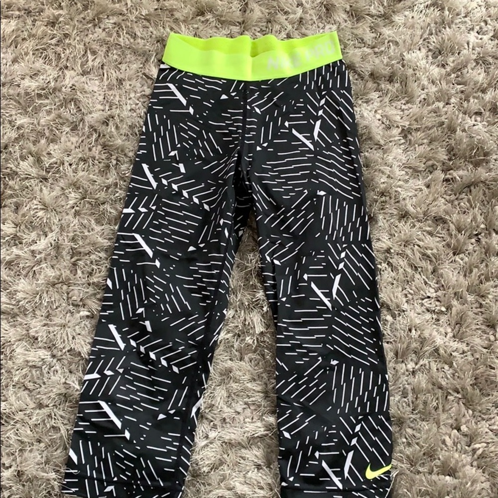 Nike Pro Capri pants